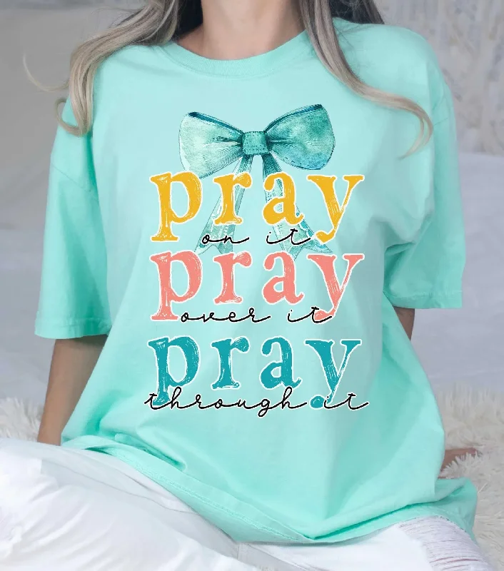 Pray On It GRAPHIC TEE